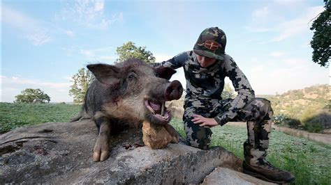 HUDDYS FIRST HOG - Hunting Wild Boars in California - YouTube