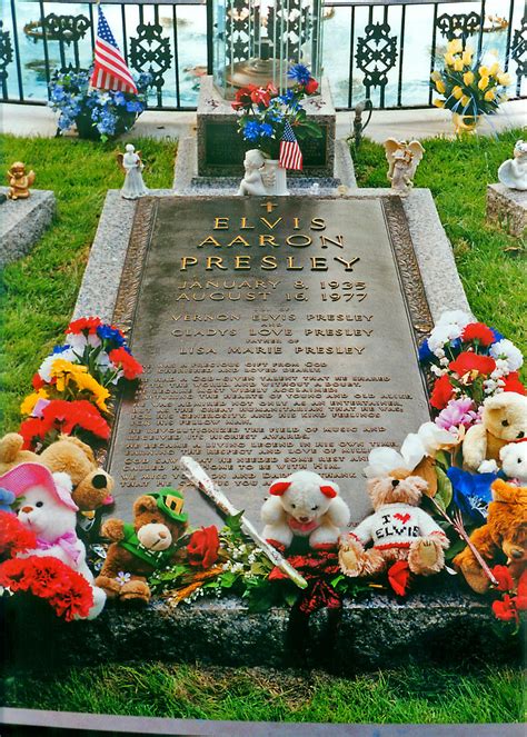 Elvis Presleys Grave Graceland A Photo On Flickriver