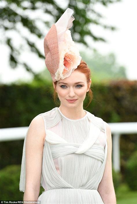 Poldark Beauty Eleanor Tomlinson Stuns In Floral Headpiece At Epsom Races Fashion Floral