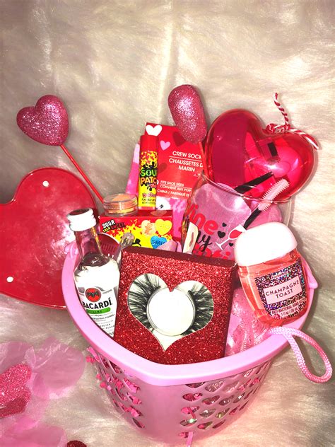 Browse our fun and flirty mixed valentine's bouquets of lilies, roses, and lavender or our chocolate gift baskets for something to show her you care. Valentine's Day lash basket in 2020 | Makeup gifts basket ...