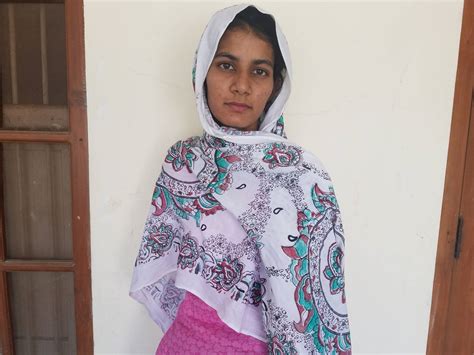 meet aneeta a 19 year old pakistani girl who writes with her feet