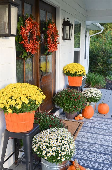 20 Beautiful Front Door Flower Pots For Cheerful House Fall Outdoor
