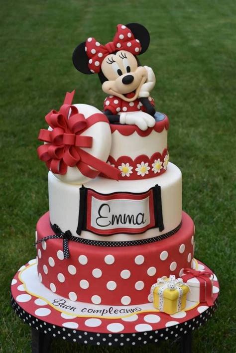 7 Disney Cakes That Would Make You Wanna Be Six Again Society19 Minnie Mouse Cake Design