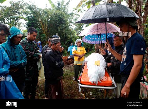 Pray For Cianjur Hi Res Stock Photography And Images Alamy