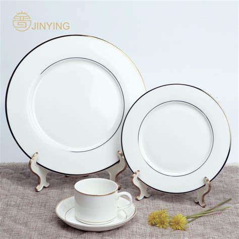 China Wholesale Golden Dinnerware Set Fine Bone China Gold Dinner Set