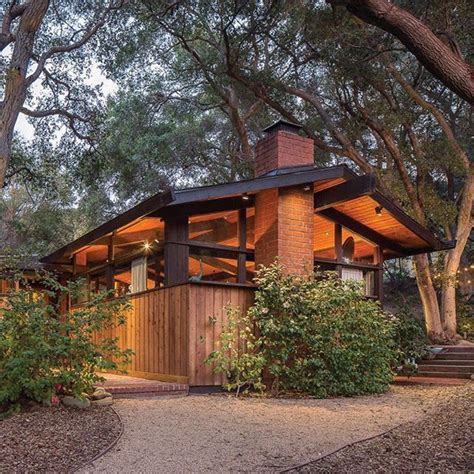 This Mid Century Modern Home In Calabasas Ca A Post And Beam