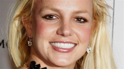 The Head Turning Conspiracy Theory About Britney Spears Explained
