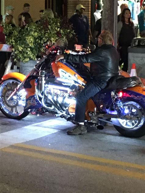 Ban zeneos produksi gajah tunggal tbk tersebut memang menyasar para penggemar motor yang memiliki passion termasuk pemilihan ban. Épinglé par Grau Domy sur Daytona Bike Week 2016 (avec images)