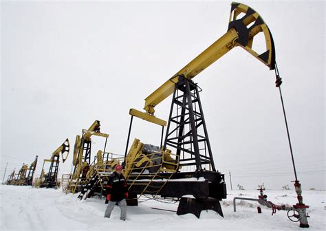 Russia S Feb Oil Output Rises Trading Paralysed By Sanctions Reuters