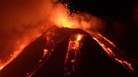 Mount Etna Spectacular Lava And Ash Eruption In Sicily World News