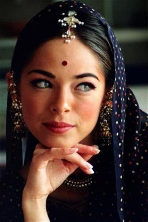 Indian Woman With Green Eyes Faces Pinterest Indian Green Eyes And Womens