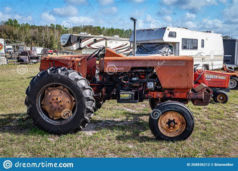 1970 Allis Chalmers 160 Diesel Tractor Editorial Photography Image Of