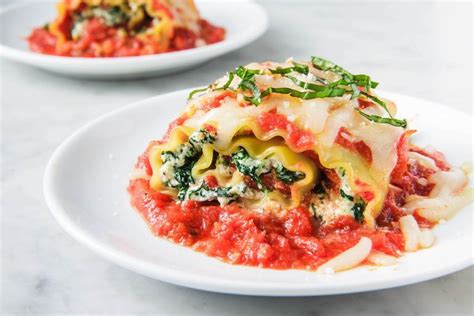These Cheesy Spinach Lasagna Rolls Are Way Easier Than The Traditional