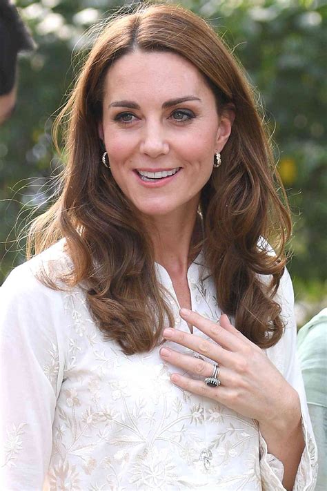 Kate Middleton Removes Engagement Ring While Self Isolating
