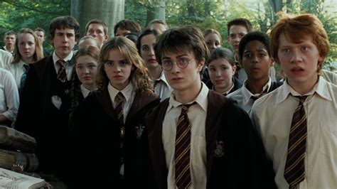 Para proteger a escola são enviados os dementadores, estranhos. Assistir Harry Potter e o Prisioneiro de Azkaban Online HD ...
