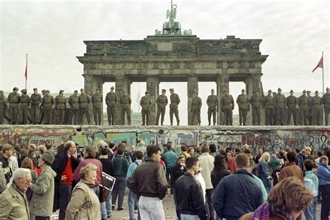 Gorbachev agreed on negotiations with the u.s. On a Memory-Filled Date, the Fall of the Berlin Wall ...