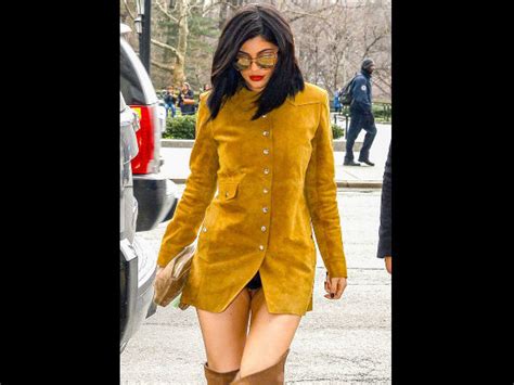 Oops Kylie Jenner Suffers Wardrobe Malfunction Flashes Crotch