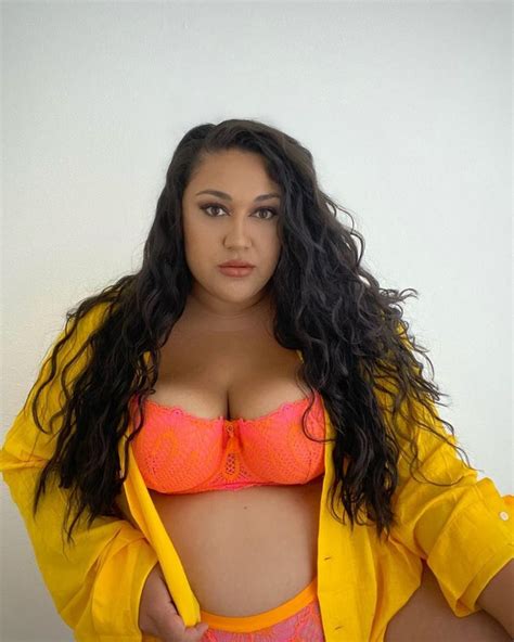 Day Fiancé Alum Kalani Faagata Shines Bright In Latest Lingerie Image Soap Opera Spy