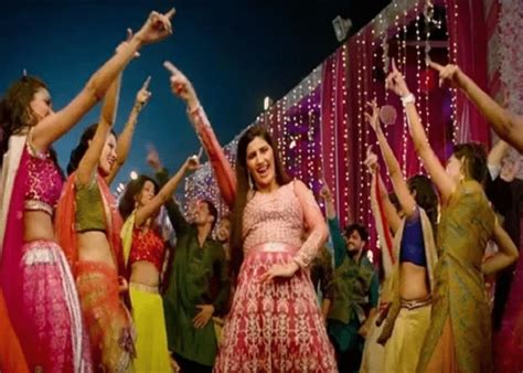 सुनिधि चौहान के गाने पर सपना चौधरी ने जमकर लगाए ठुमके 16 करोड़ बार देखा गया वीडियो