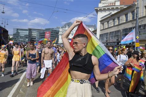 Soksz N S Befogad Volt A Budapest Pride Ben Fot K Hell Magyar