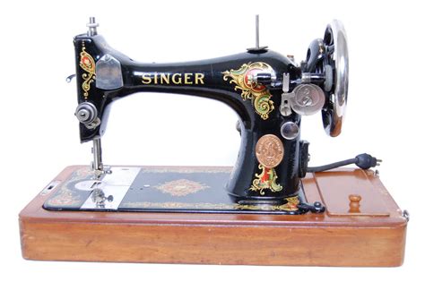 Singer had an eye for upgrade and innovation. Singer 128 Antique Electric Sewing Machine w/ Case, Extras ...