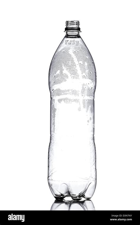 Botella De Plástico Vacía Aislado Sobre Fondo Blanco Fotografía De