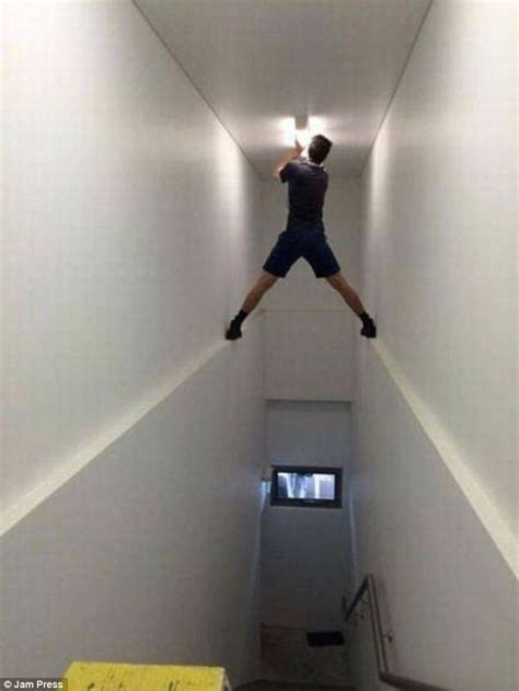 Hilarious Pictures Show Men In Very Dangerous Situations Epic Photos
