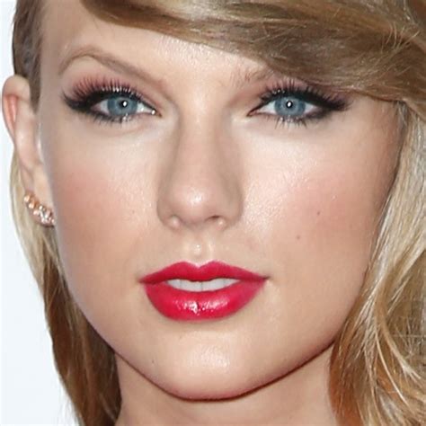 Taylor Swifts Makeup Photos And Products Steal Her Style Page 2