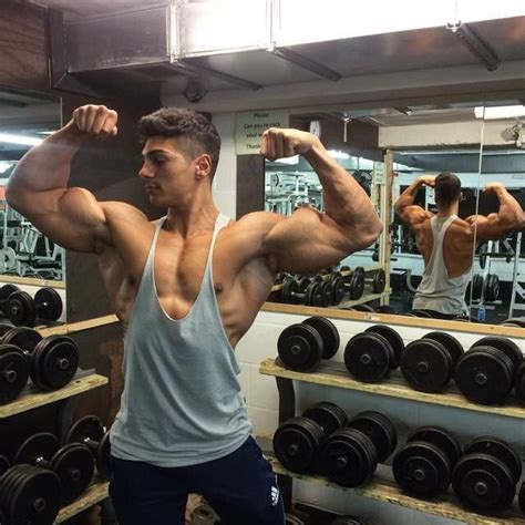 Male Fitness Models Erection Muscle Tees Gym Wear Bodybuilders Male Body Biceps Mens
