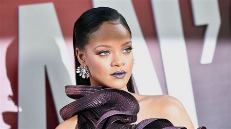 Rihanna Wore Jumbo Box Braids Down To Her Waist And Fans Love It Allure
