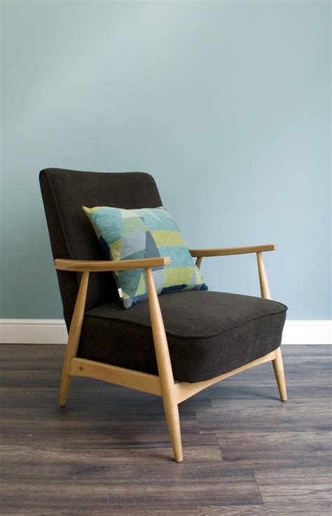 Video in mandarin without the backrest of this armchair is made with 10 pieces of wood. Upcycled mid-century modern armchair | Armchair, Mid ...