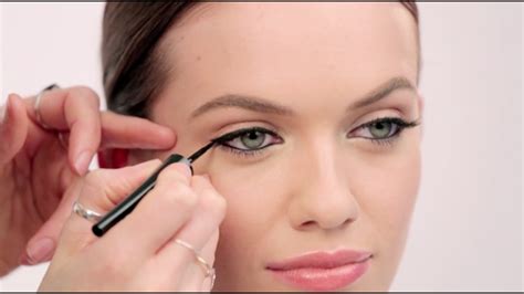 How To Feline Eyeliner With Models Own Youtube