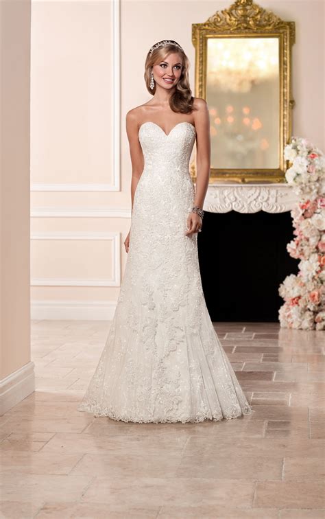 The daughter of a tailor and beekeeper, she learned to cook from friends and family as a teenager. Stella York 6286 Fit & Flare Size 16 Wedding Dress - Sale ...