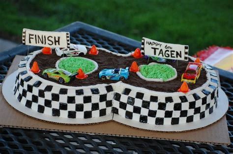 Racetrack Cake