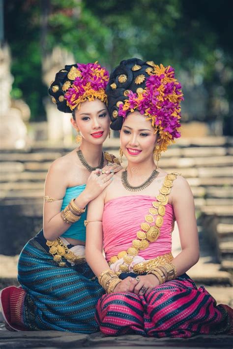 Chiang Mai Thailand May 122018 Young Asian Woman Wearing Lanna