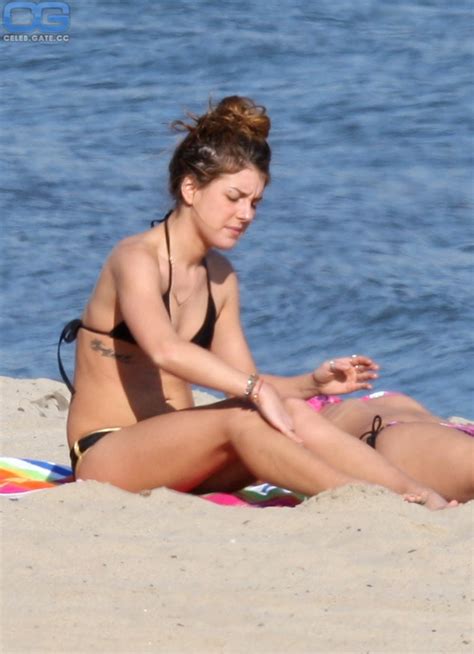 Shenae Grimes Nude Pictures Onlyfans Leaks Playboy Photos Sex Scene