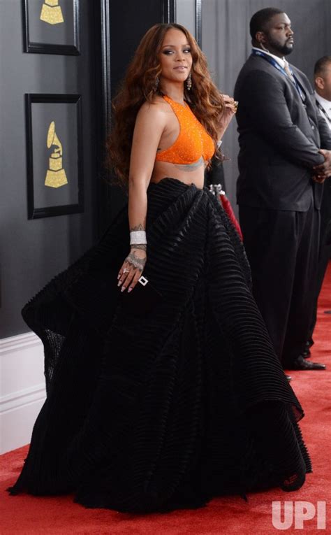 Photo Rihanna Arrives For The 59th Annual Grammy Awards In Los Angeles