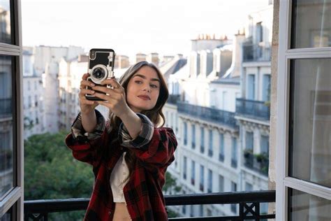 Emily In Paris Netflix Confirme Une Seconde Saison La DH Les Sports