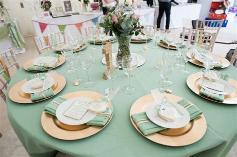 I Like That Color For Table Clothes Mint Gold Weddings Wedding Mint