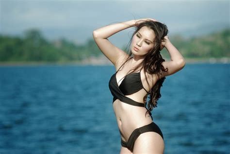 Hot Model Indonesia Kennova Prawesty