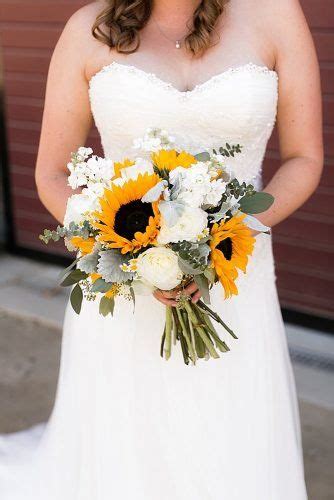 Sunflower Bridal Bouquet 2022 Guide And Faqs Wedding Forward Sunflower Wedding Bouquet