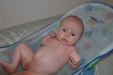 Meet The Fulkers Iris Finally Love Bathtime And Everyone Loves A Naked Baby
