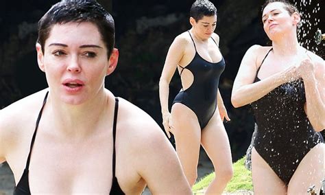 Rose Mcgowan In Hawaii After Supporting Weinstein Victims Daily Mail