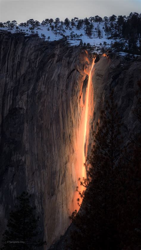 Once A Year The Sun Hits Horsetail Falls Yosemite Just Right To Make It