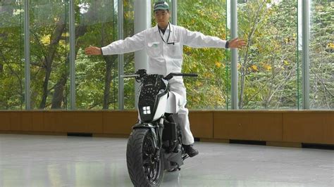 Honda Introduces The Self Balancing Motorcycle
