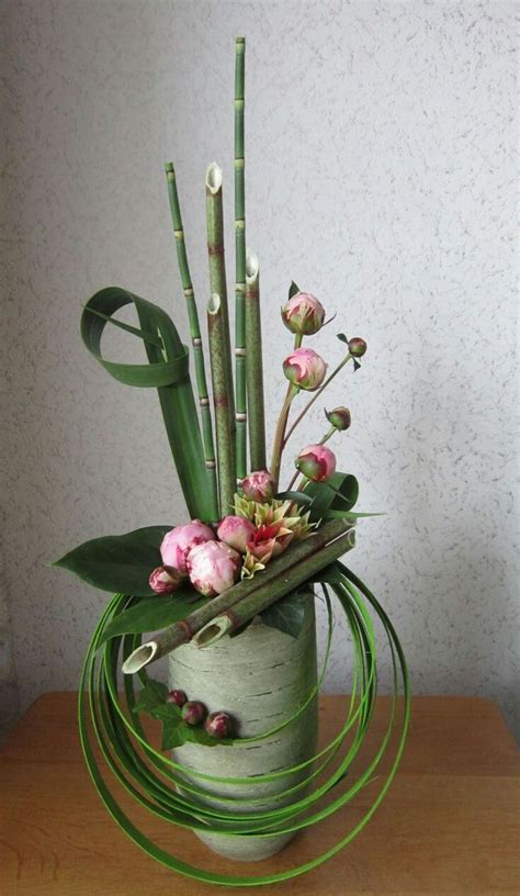 Pin By Éva Arany On Wreaths And Arrangements Contemporary Flower