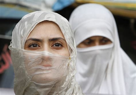 Pakistán estudia propuesta para golpear ligeramente a las mujeres