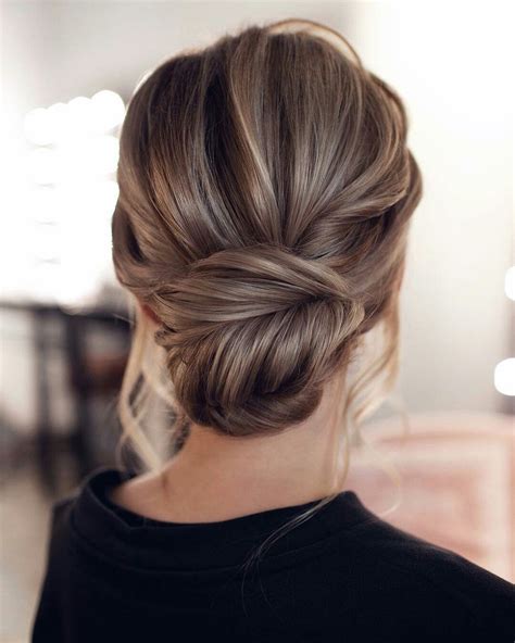 30 Traditional Bun Hairstyle For Wedding Fashion Style