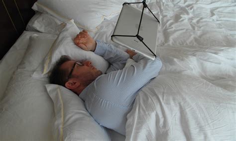 Huhu, hier habe ich ein tablett geerbt. owltab® Tablethalter für Bett, Sofa, Schlafen, Wohnwagen ...