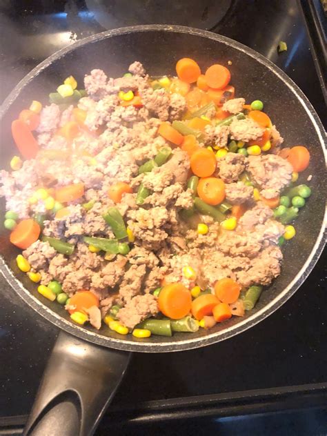 The calorie breakdown is 46% fat, 0% carbs, and 54% protein. turkey and veggies: Directions, calories, nutrition & more ...